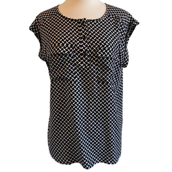 NY & COMPANY Top Blouse Pattern Cap Sleeve Scoopneck Office Black & White Medium - Picture 1 of 11